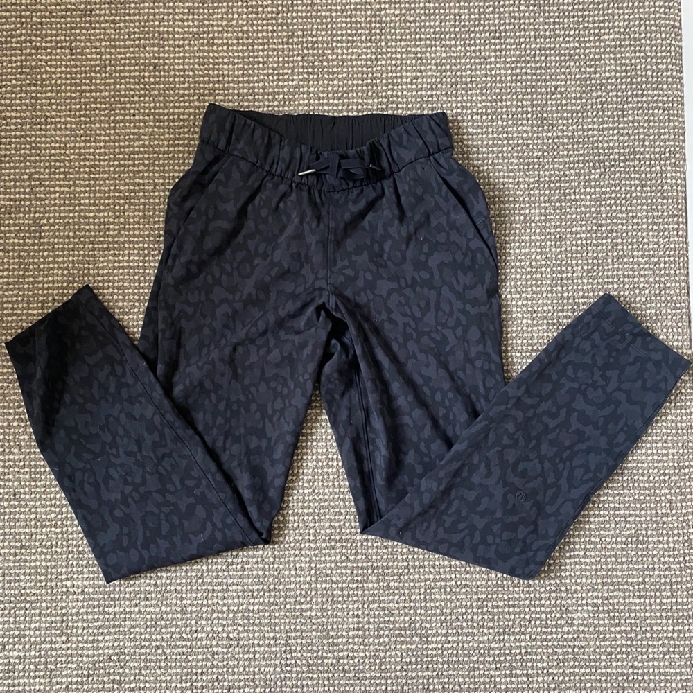Lulu lemon leopard pattern Stretch High-Rise Pant 7/8 Length size 2
